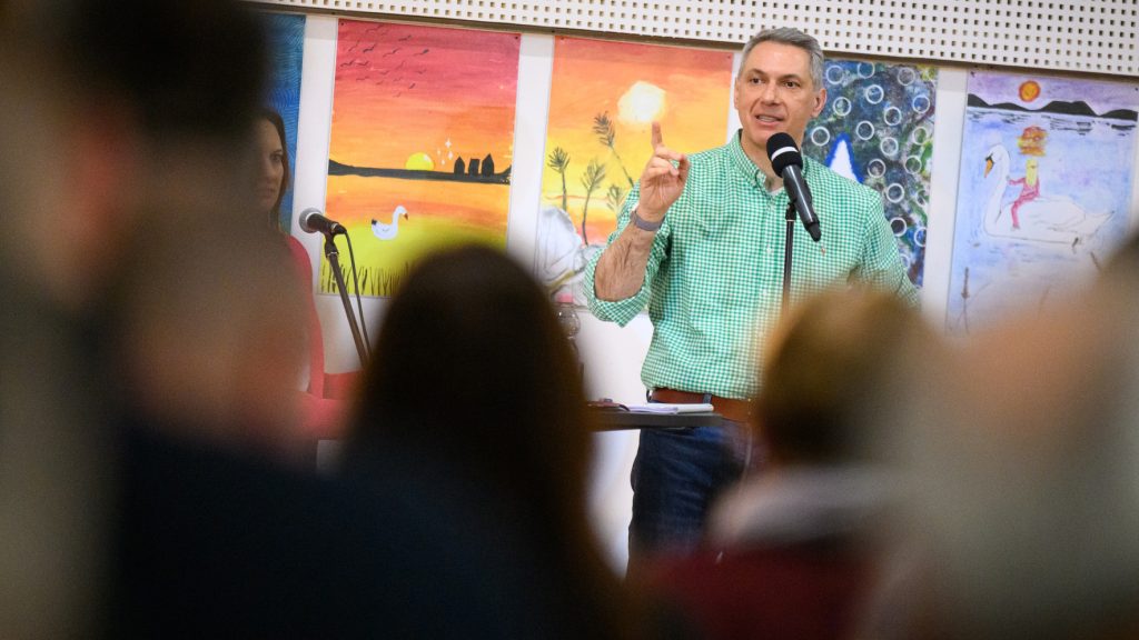 Balavány: Lázárnál a magyar arra való, hogy utazzon az InterCityn, a cigány pedig arra, hogy takarítsa utána a szart