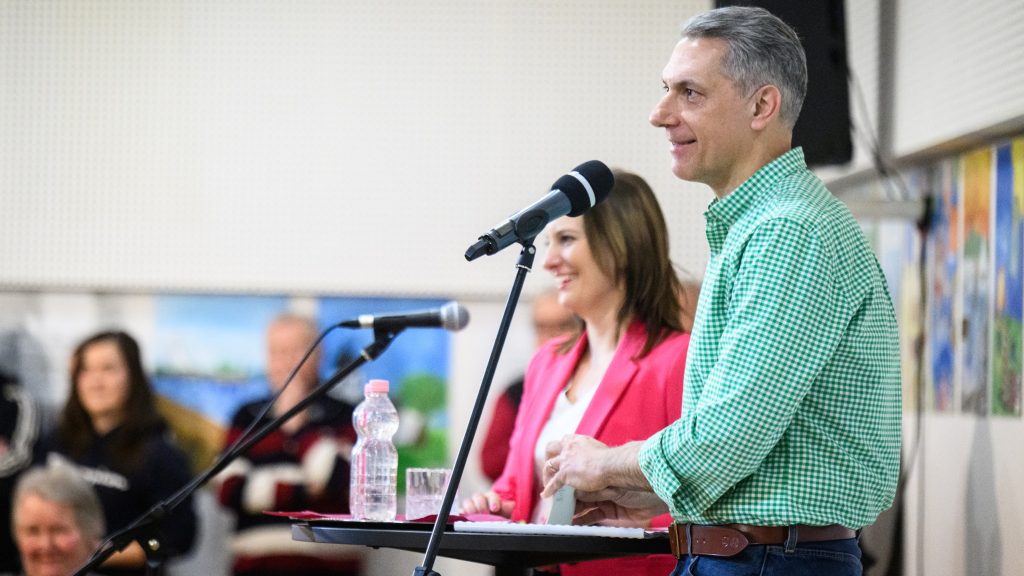 Lázár János: Nekem egy Csipkejózsika a Rózsadombról ne dumáljon a cigányok integrációjáról