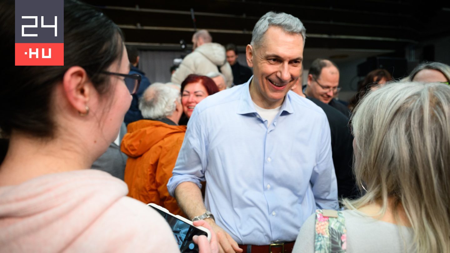 Lázár János: A cigány lakosság túl okos ahhoz, hogy bedőljön Magyar olcsó politikai mutatványainak