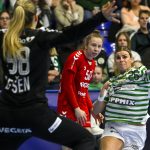 Angela Malestein, az FTC (j) és Andrea Simara, a Podravka Koprivnica játékosa (j2) a női kézilabda Bajnokok Ligája B csoportjának 10. fordulójában játszott FTC-Rail Cargo Hungaria - Podravka Koprivnica mérkőzésen az Érd Arénában 2026. január 18-án.