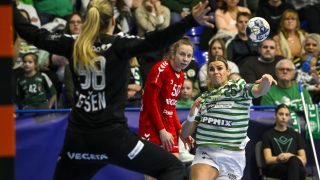 Angela Malestein, az FTC (j) és Andrea Simara, a Podravka Koprivnica játékosa (j2) a női kézilabda Bajnokok Ligája B csoportjának 10. fordulójában játszott FTC-Rail Cargo Hungaria - Podravka Koprivnica mérkőzésen az Érd Arénában 2026. január 18-án.