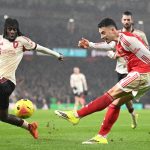 Gabriel Martinelli , Jeremie Frimpong és Szoboszlai Dominik (a háttérben) az Arsenal és a Liverpool rangadóján.