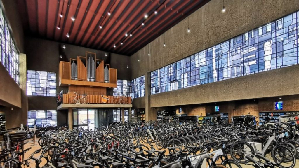 Sorra kerülnek magánkézbe a német templomok, az egyikből biciklibolt lett