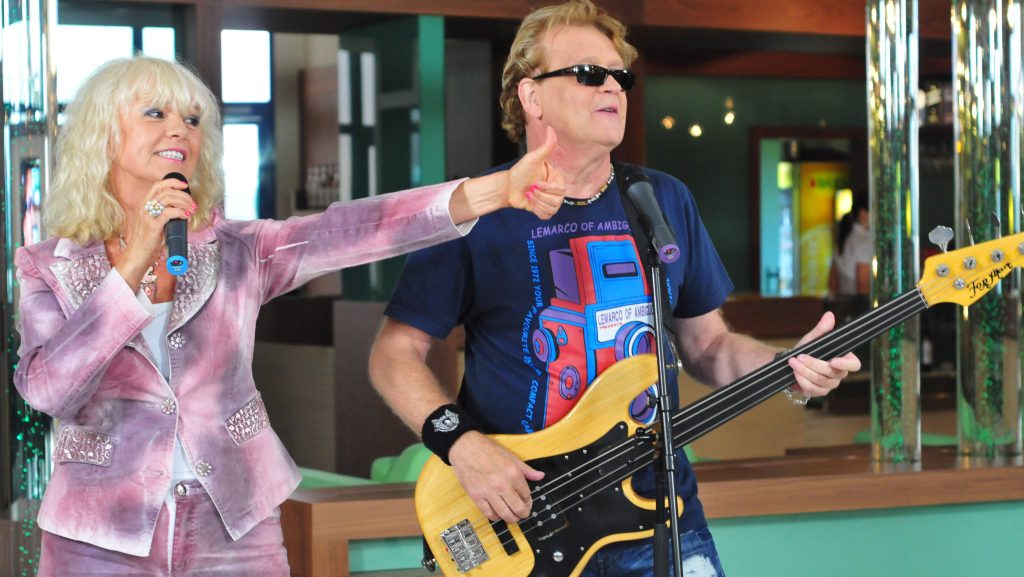 Baracs János: Szó sincs kirúgásról és arról, hogy vége lenne a Neoton Família Sztárjainak!