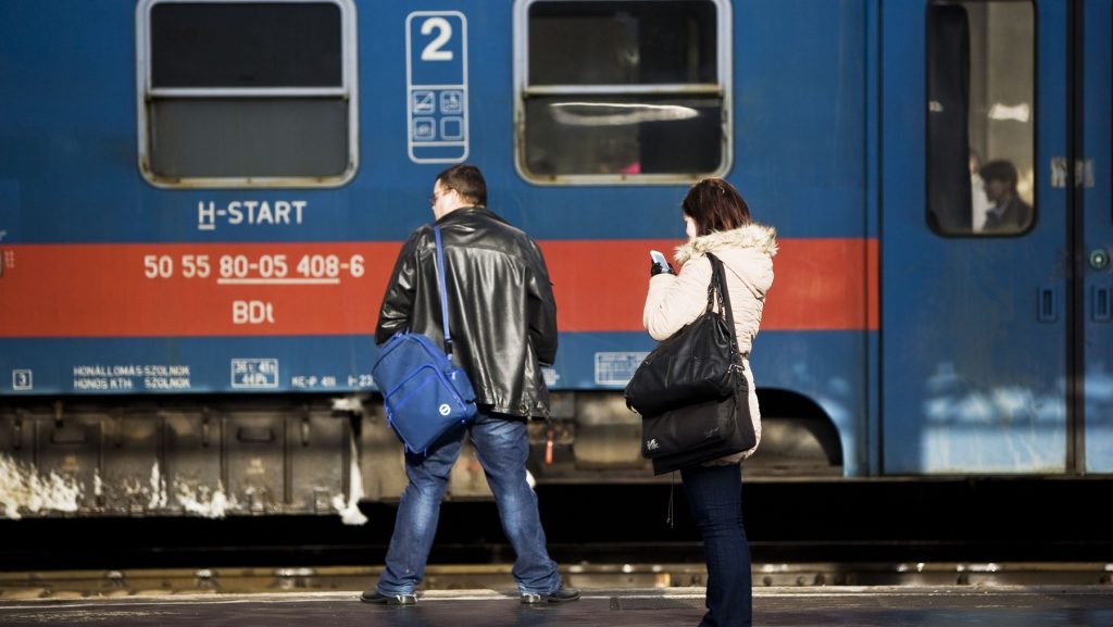 Kifosztottak egy vasúti büfékocsit Nyíregyházán