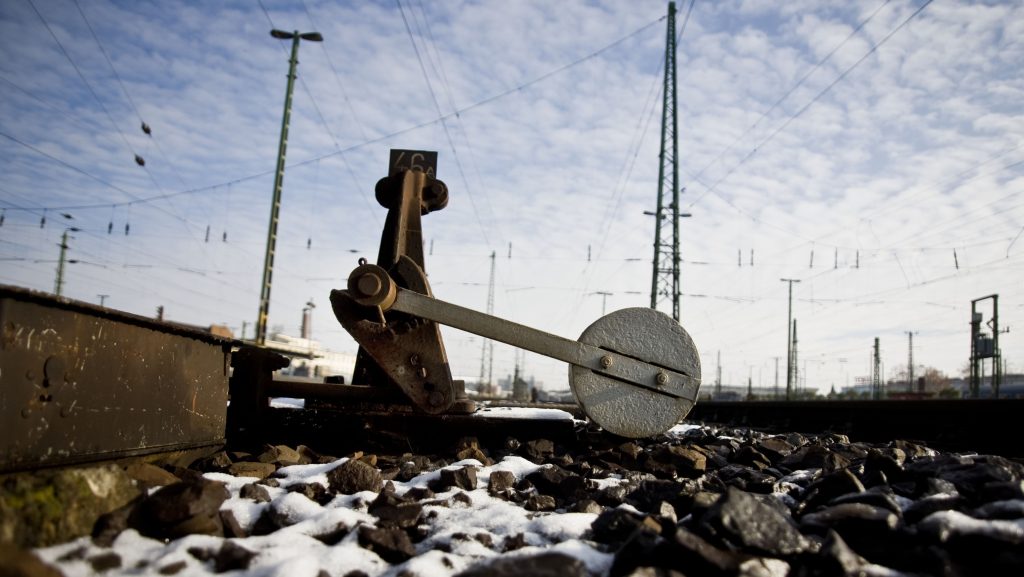 Míg Lázár János februárra ígérte, a szerb kollégája szerint csak májusban adhatják át a Budapest–Belgrád-vasútvonalat