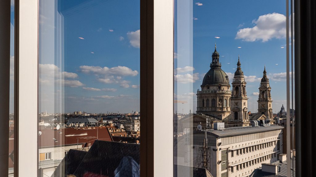 Parragh László utódja: Lecseréltük az elnöki Mercedes-limuzint, puritán irodaházba költöztünk