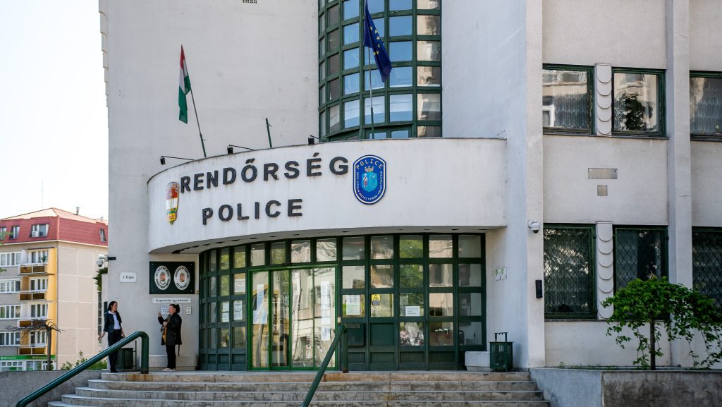 Felfüggesztették a kiskorú veszélyeztetésével vádolt kecskeméti jégkorongedzőt