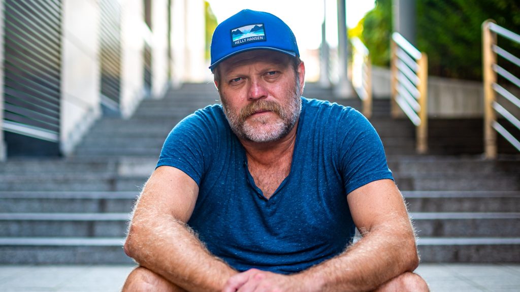 „Szerintem 55 évesen így kell kinézni” – Szabó Győző félmeztelen fotókon mutatta meg, mennyire kigyúrta magát