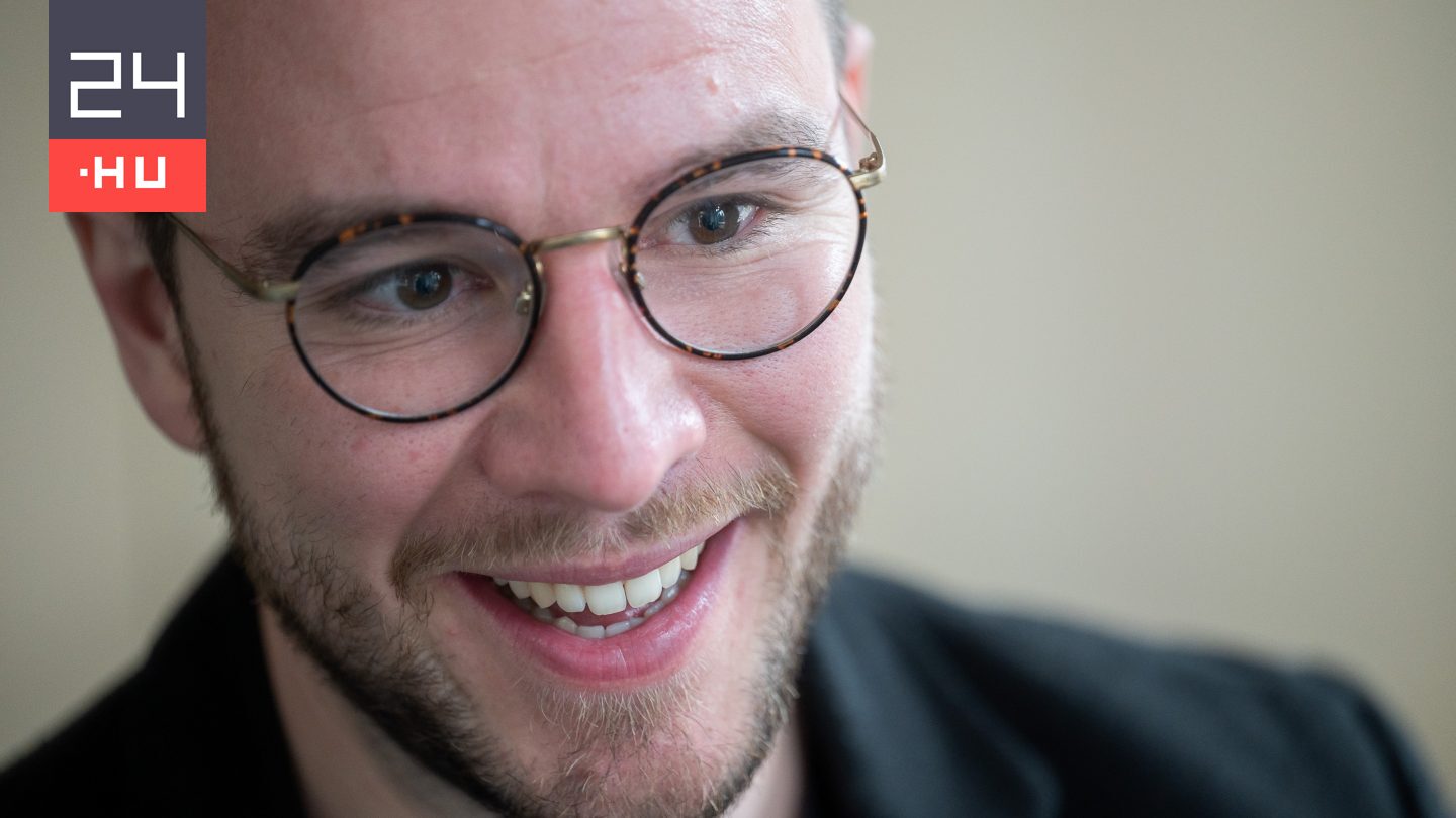 Molnár Áron: Ezzel a képpel kívánok a rendszernek kellemes bukást 2026-ban