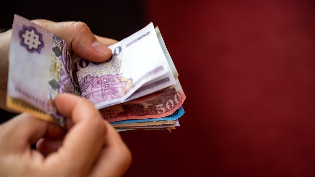 Mélyponton a forintárfolyam, Trump állhat a háttérben