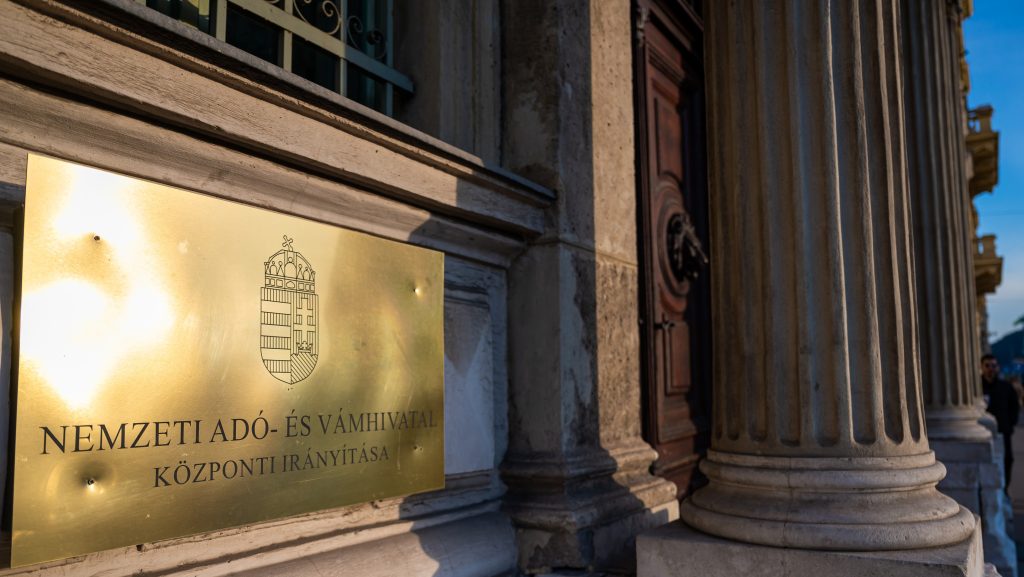 A NAV figyelmeztet: 140 ezer forintos adóvisszatérítéssel hitegetnek, azonnali fizetésre szólítanak fel az adathalászok, senki ne dőljön be