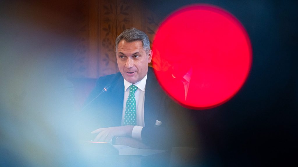 Lázár János szigora nem hat Mészáros Lőrinc cégére