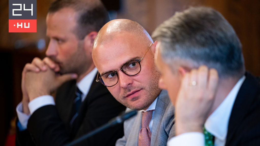 Lázár helyettese: azért öt fajta kocsiból rakták össze a IC-t, mert így olcsóbban lehet rajta utazni