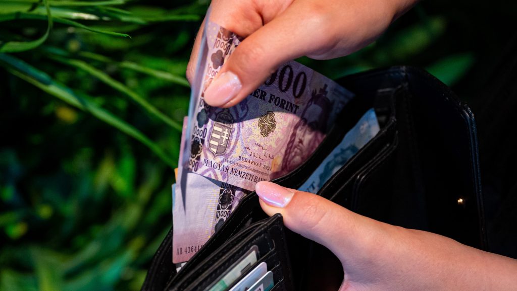 Óriási különbségek a bankszámláknál: így spórolhat akár 30 ezret