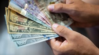 Régen állt ilyen jól a forint-dollár árfolyam.