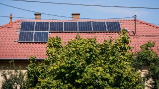 Sürget a határidő a 2021-ben meghirdetett napelemes pályázatok befejezésénél.