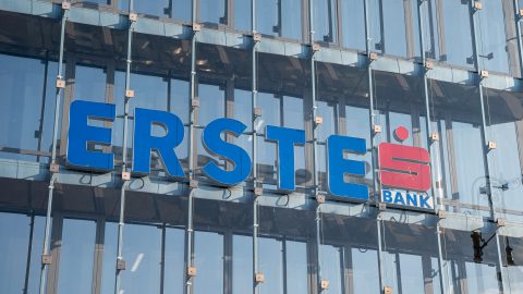 erste bank logo Budapesten
