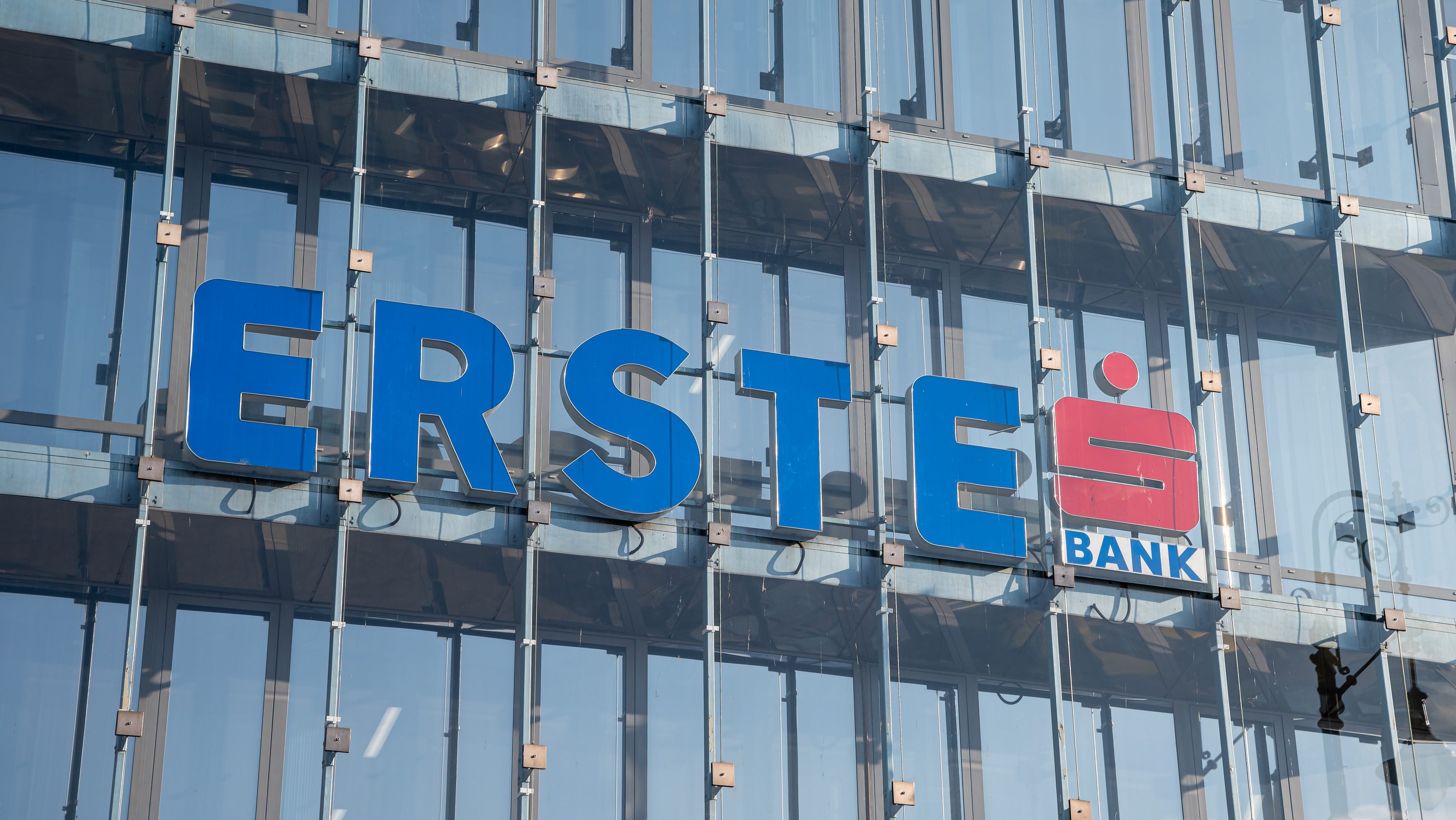 erste bank logo Budapesten
