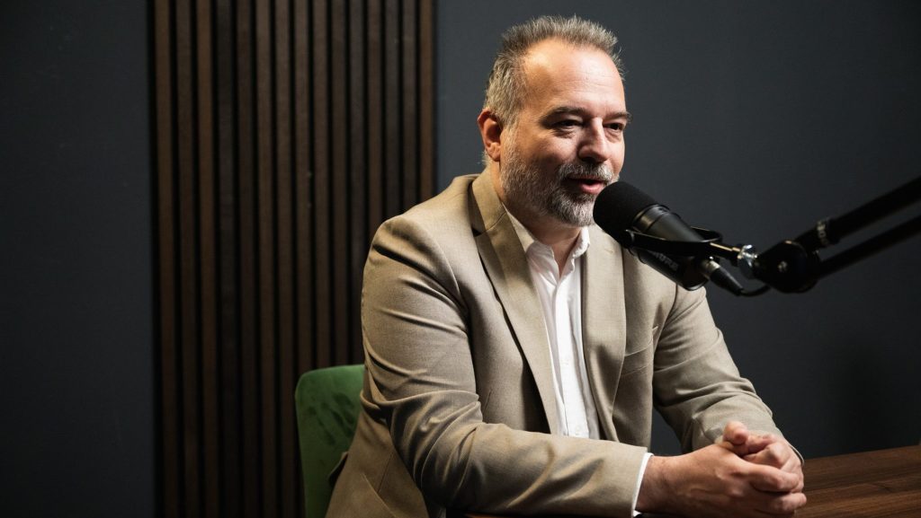 „Komolytalan hülyeség” – Lattmann Tamás a Béketanácsról