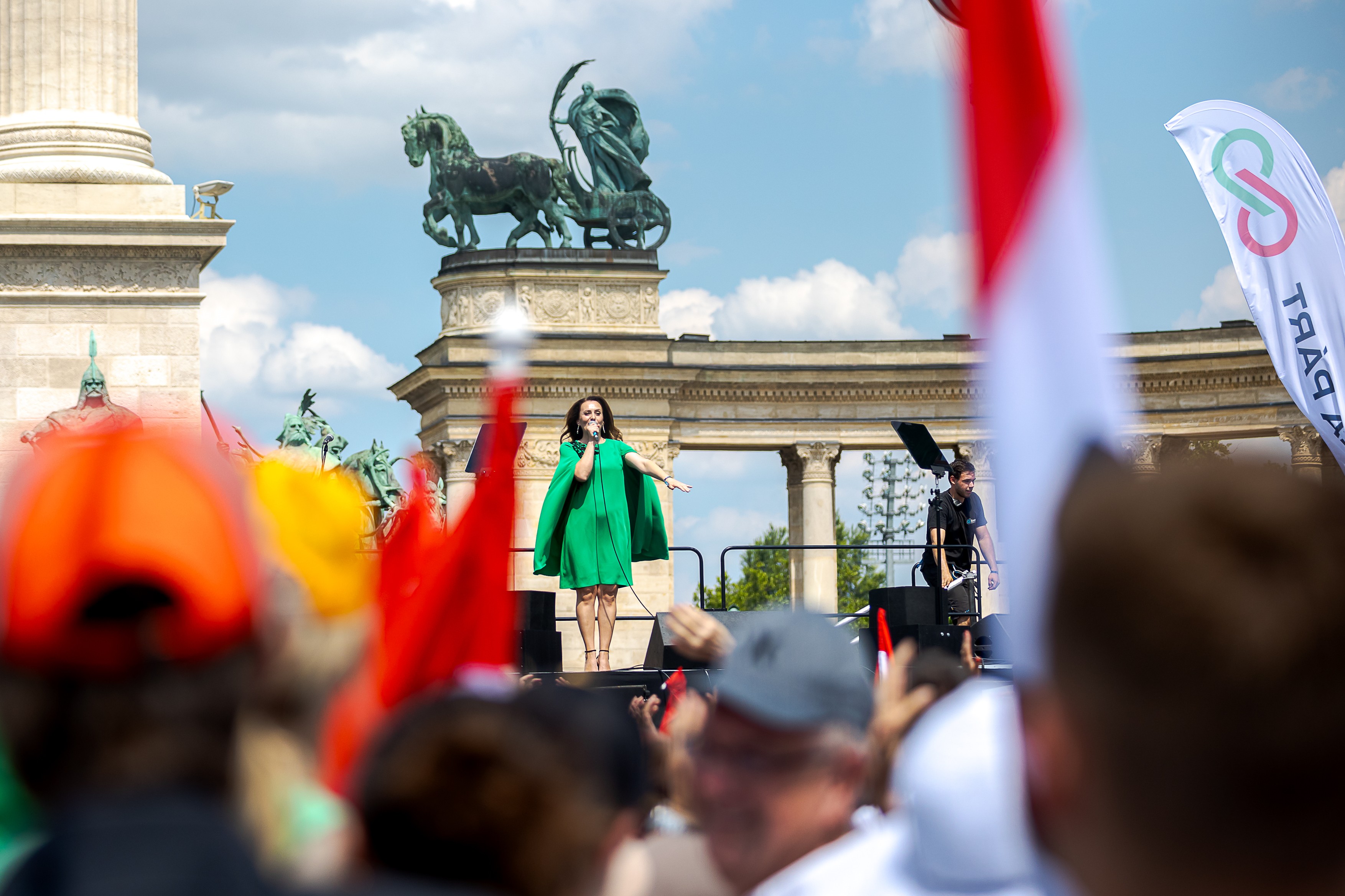 Csézy a Tisza Párt kampányzáró rendezvényén a Hősök terén 2024. június 8-án.