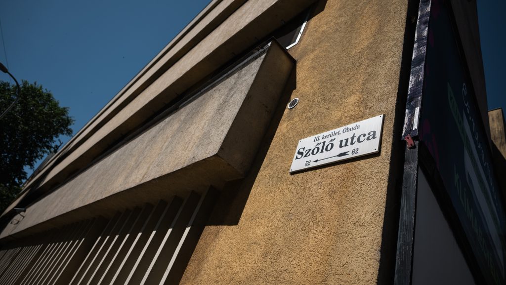 Szőlő utca: három hónappal meghosszabbították négy gyanúsított letartóztatását