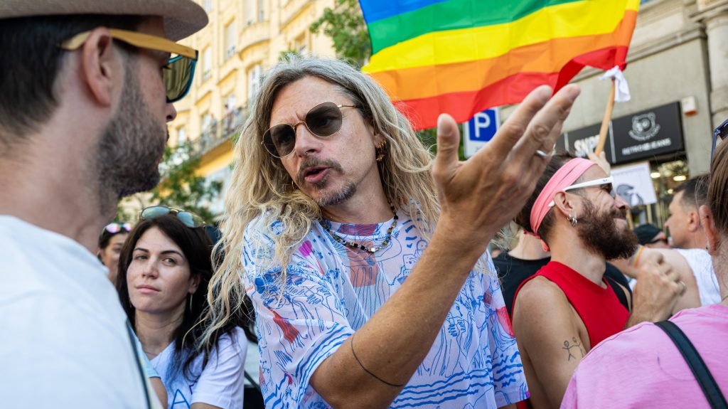 Steiner Kristóf a jubileumi 30. Budapest Pride felvonuláson, 2025. június 28-án.