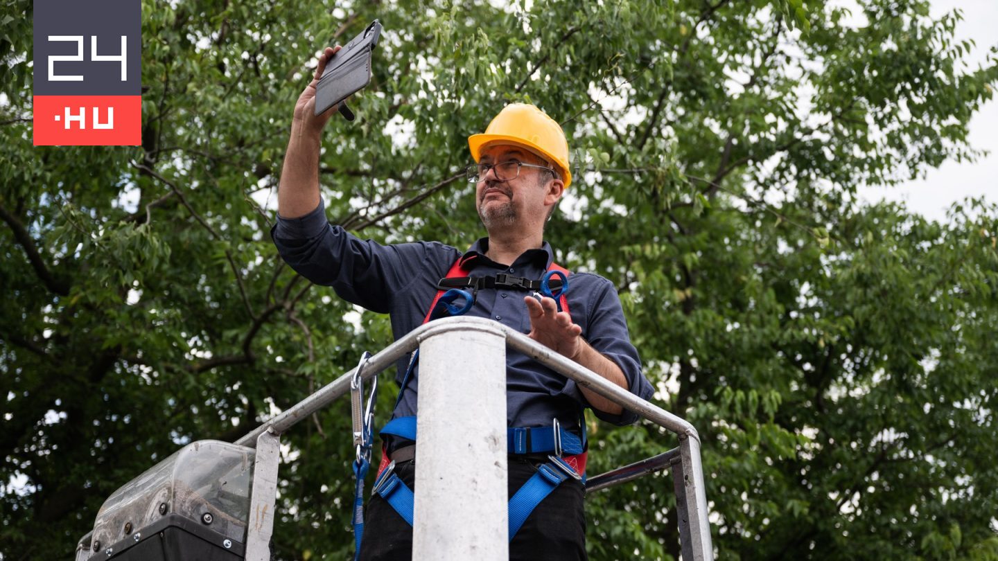 „Elég szépek ahhoz képest, hogy csak egy mezőgazdasági üzemben állnak Orbán szerint” – hatvanpusztai cserépkályhákról posztolt Hadházy