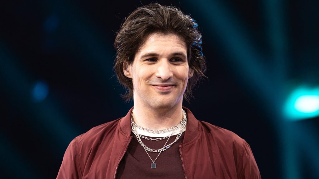 Ember Márk megosztotta az esküvői videóját