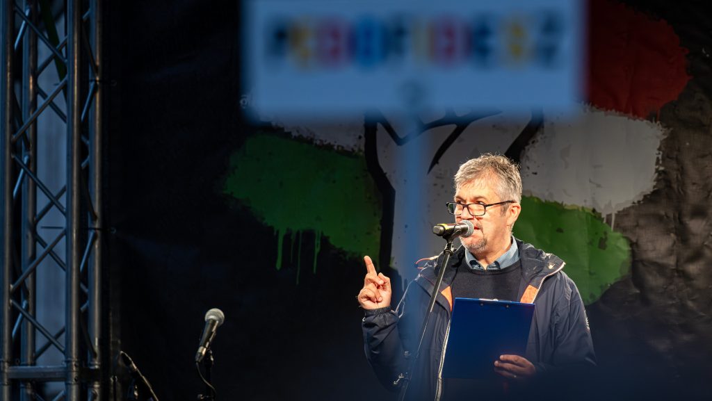 Hadházy: Ezt küldjék el a fideszes ismerőseiknek!