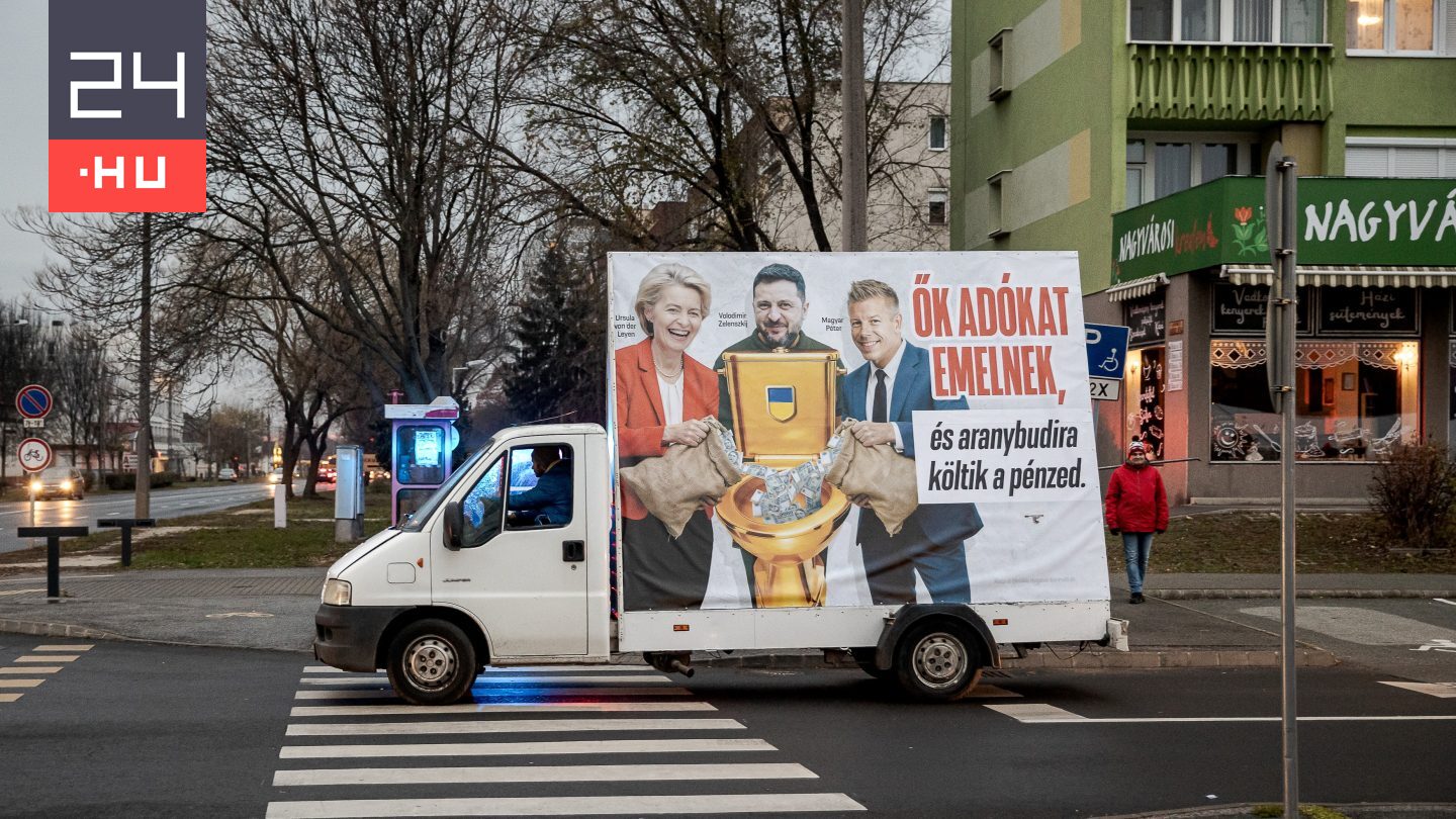 Mosonmagyaróváron leszedette a polgármester a harckocsis plakátokat
