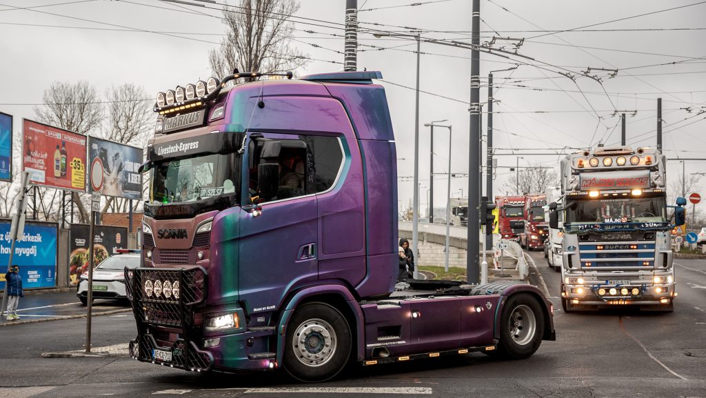 Fordulat az útdíjemelés ügyében, erre készülnek a kamionosok