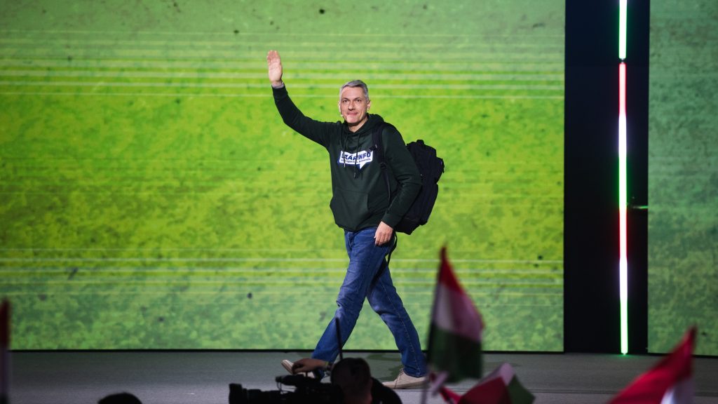 Kiderült, hogy az állam helyett Lázárnak adja meg az adatait az, aki véleményezi az új KRESZ-t