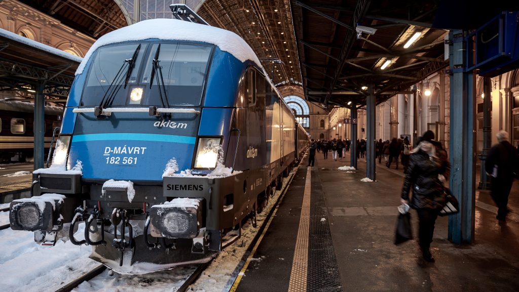 Lázár megígérte, de hiába: még mindig fizetni kell a MÁV mosdóiért