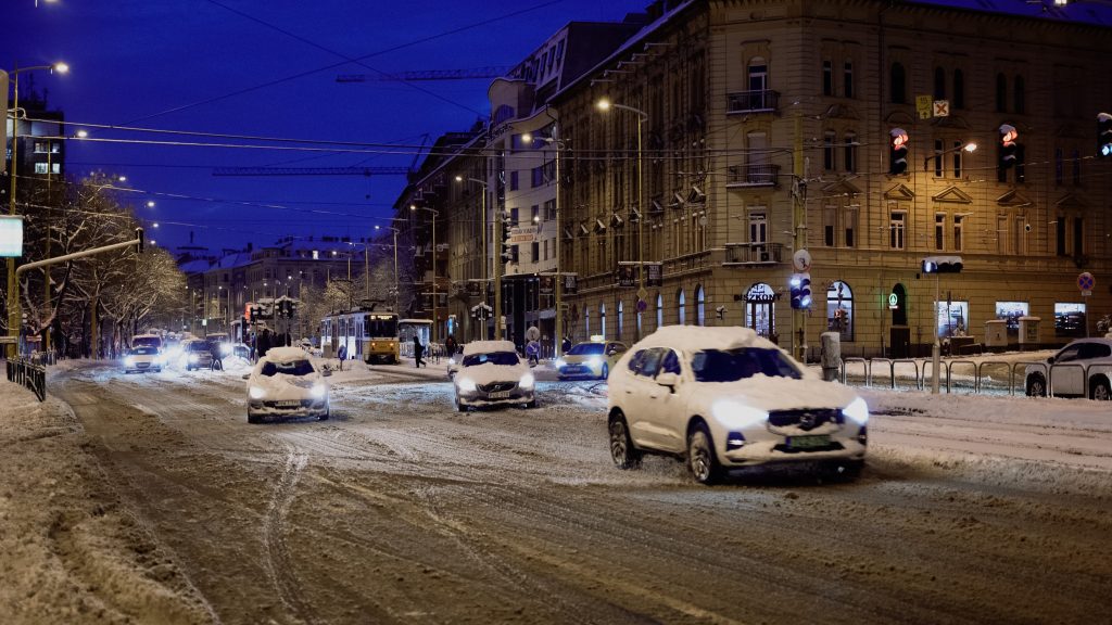 Sokkal több mentést végeztek, több helyen az áram- és a vízszolgáltatás is szünetelt az extrém időjárás miatt