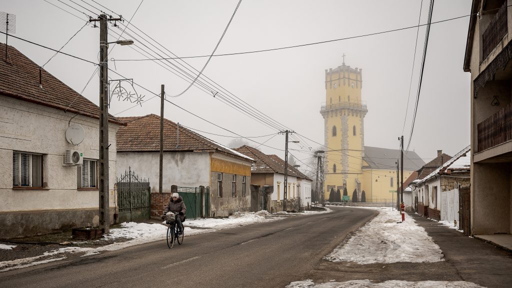Olaszliszka: politikai csaták kereszttüzébe kerültek a tűzifahiány miatt fagyoskodó emberek