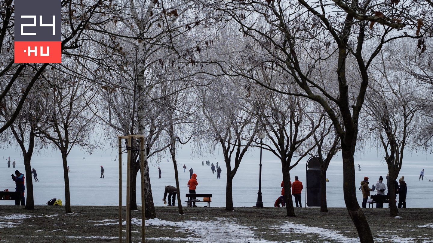 Így lepték el az emberek a befagyott Balatont