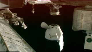 A crew-11 űrhajója lecsatlakozik a Nemzetközi Űrállomásról.