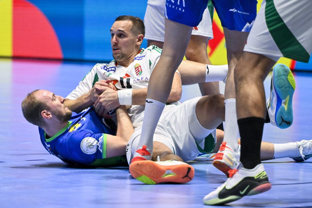 Ligetvári Patrik (k) és a szlovén Domen Tajnik.