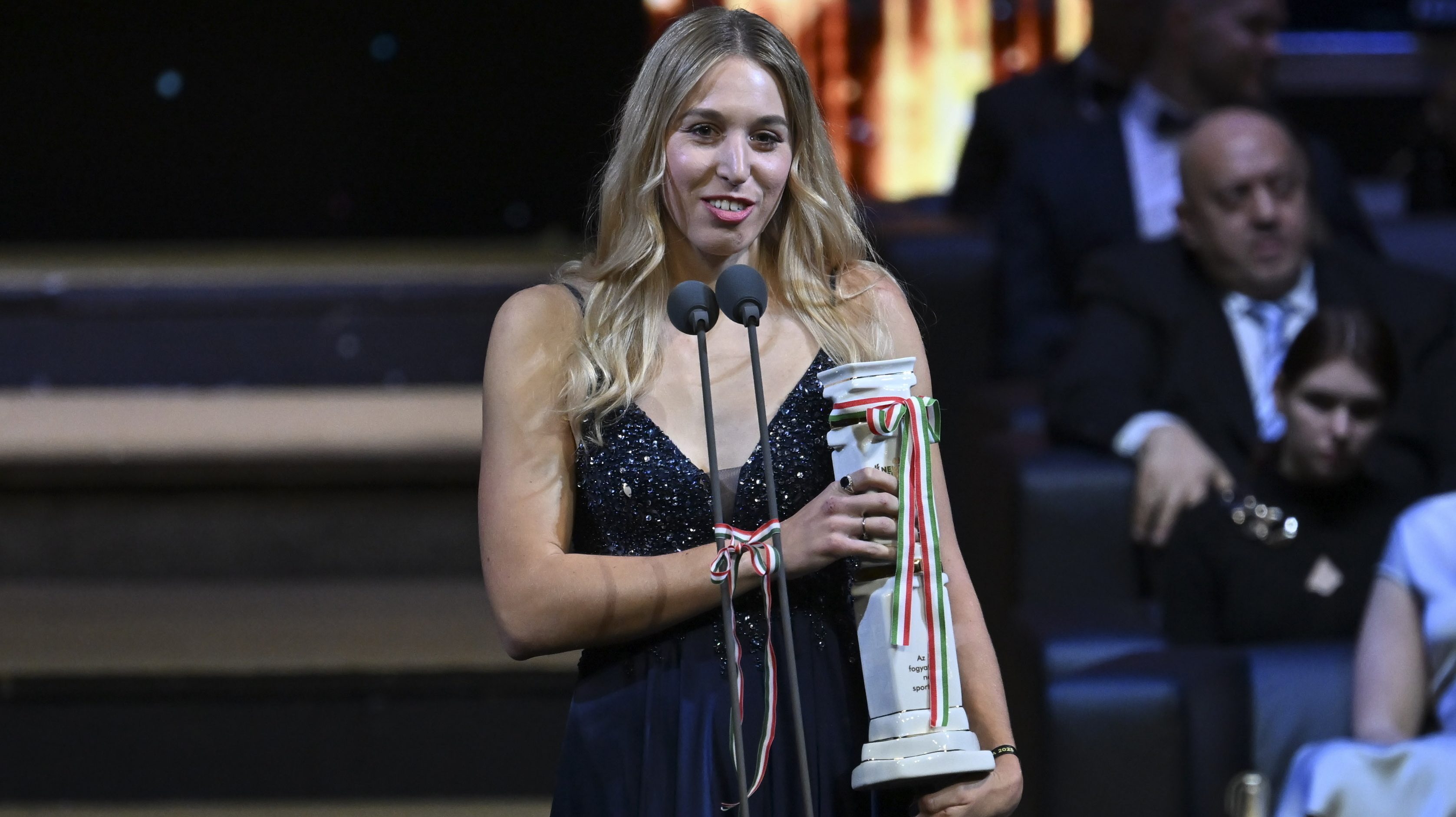 Ekler Luca, miután átvette az Év fogyatékos nõi sportolója díjat.