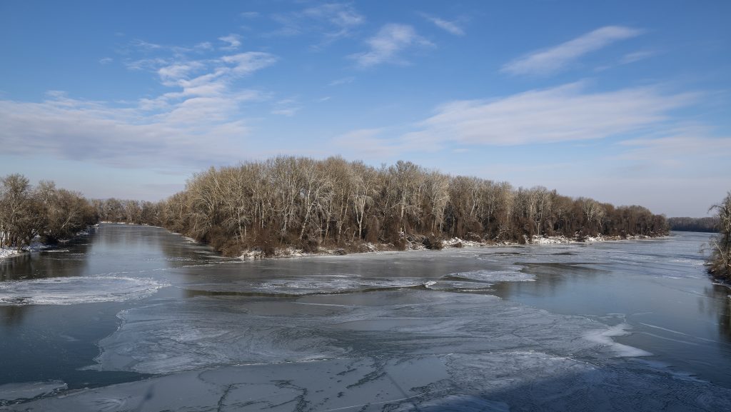 Operatív törzs: az idő enyhül, a jég életveszélyes, a Tiszát lezárják