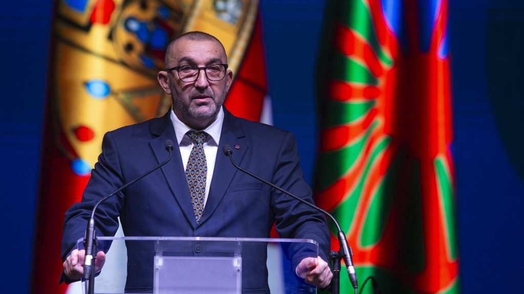 Még mindig fájnak Lázár szavai a cigány vezetőnek, mégis „arra gyúr”, hogy Orbánék maradjanak hatalmon