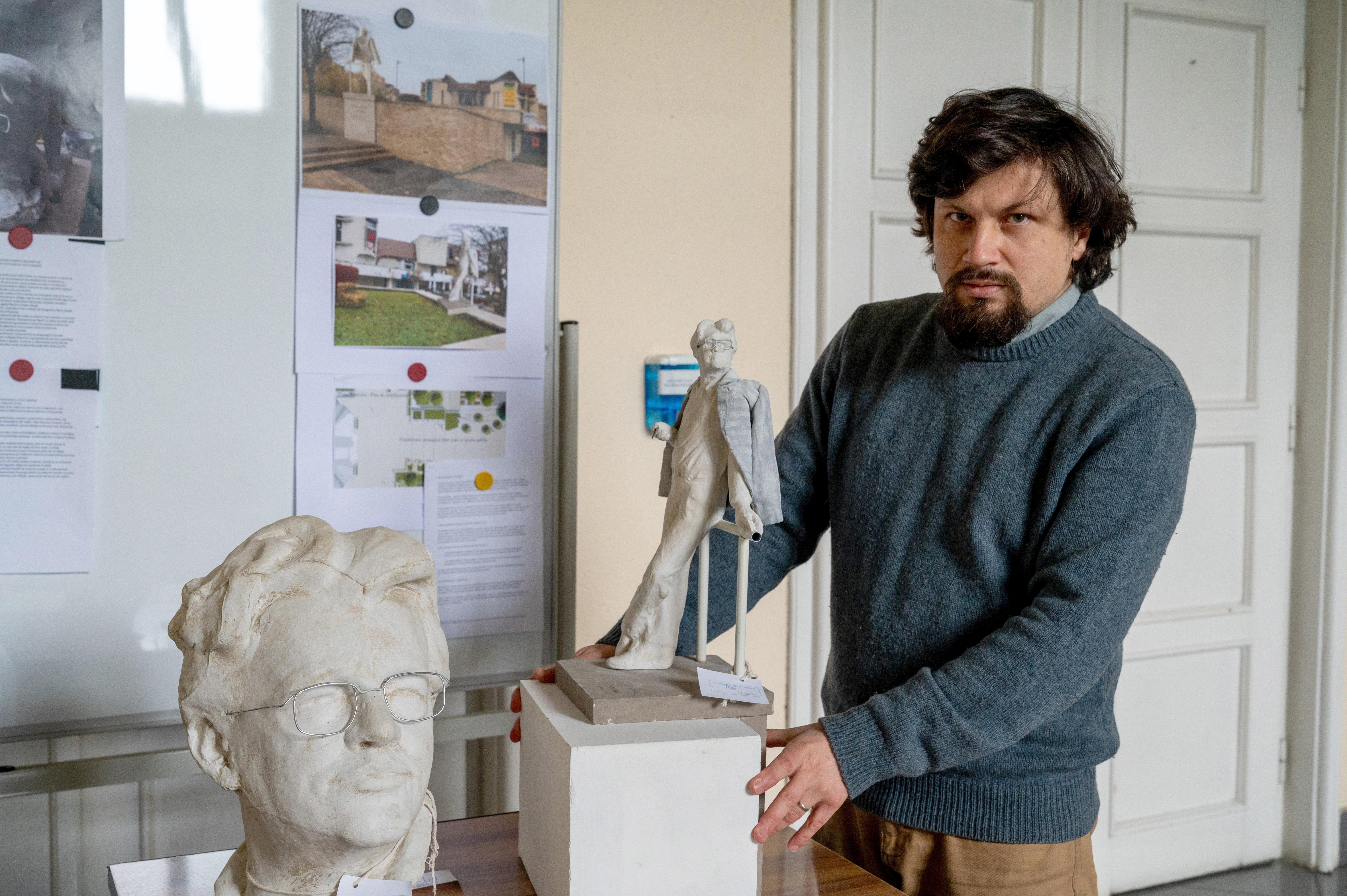 Ilyen lehet Sütő András szobra, ősszel már fel is állítanák Marosvásárhelyen 1