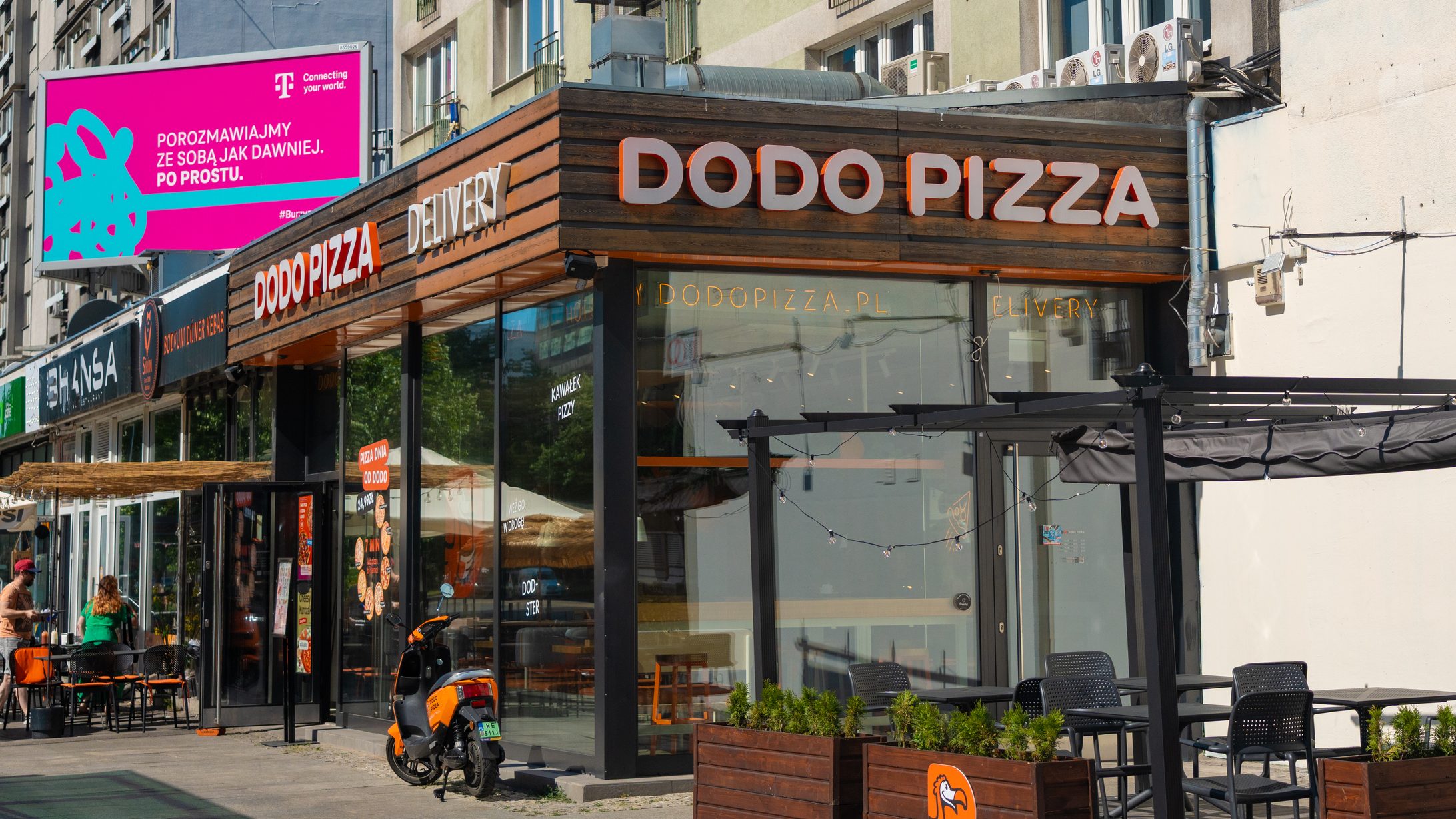 Az orosz gyorsétteremlánc, a Dodo Pizza egyik lengyelországi étterme Varsó városában.