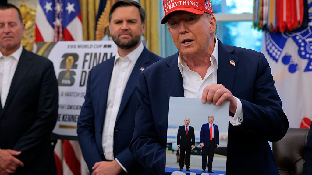 Trump Putyinnal közös képet függesztett ki a Fehér Házban