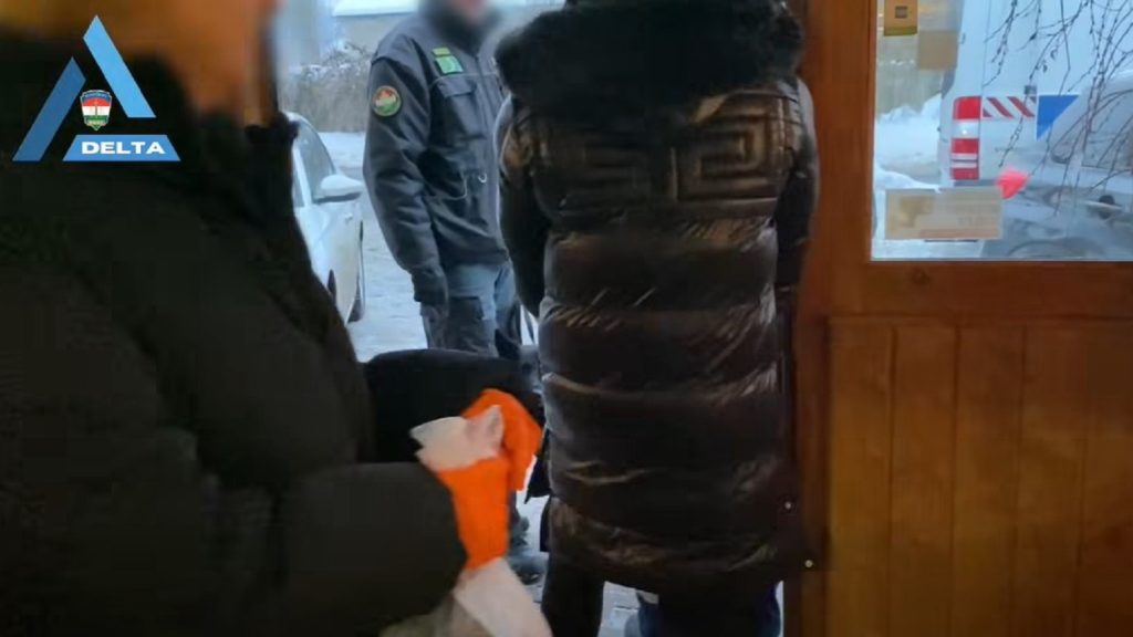 Bilincsben vitték el a dorogi étterem üzletvezetőjét és üzlettársát is, mert nem csak ételt árultak