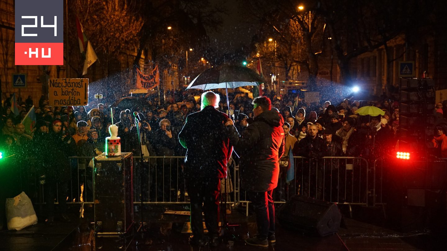 Így nem bocsátanak meg a tüntetők Lázár Jánosnak – képgaléria