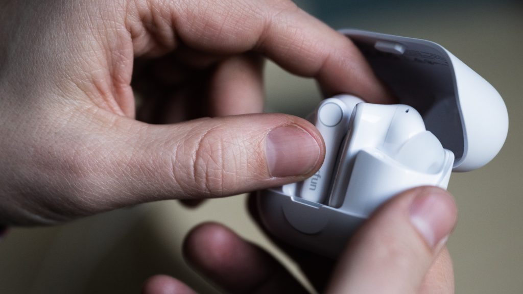 Szinte hibátlanul fordít valós időben ez a 40 ezer forint alatt kínált fülhallgató – akár magyarul is