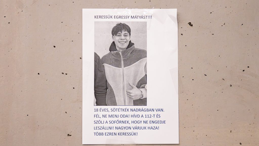 „Az emlék nem múlik el, csak csenddé válik” – búcsúzik Egressy Mátyástól a Vörösmarty Gimnázium