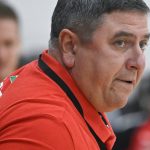 Elek Gábor, a Mol Esztergom vezetőedzője a női kézilabda NB I 8. fordulójában játszott Mol Esztergom - FTC-Rail Cargo Hungaria mérkőzésen az esztergomi Suzuki Arénában 2024. november 5-én.